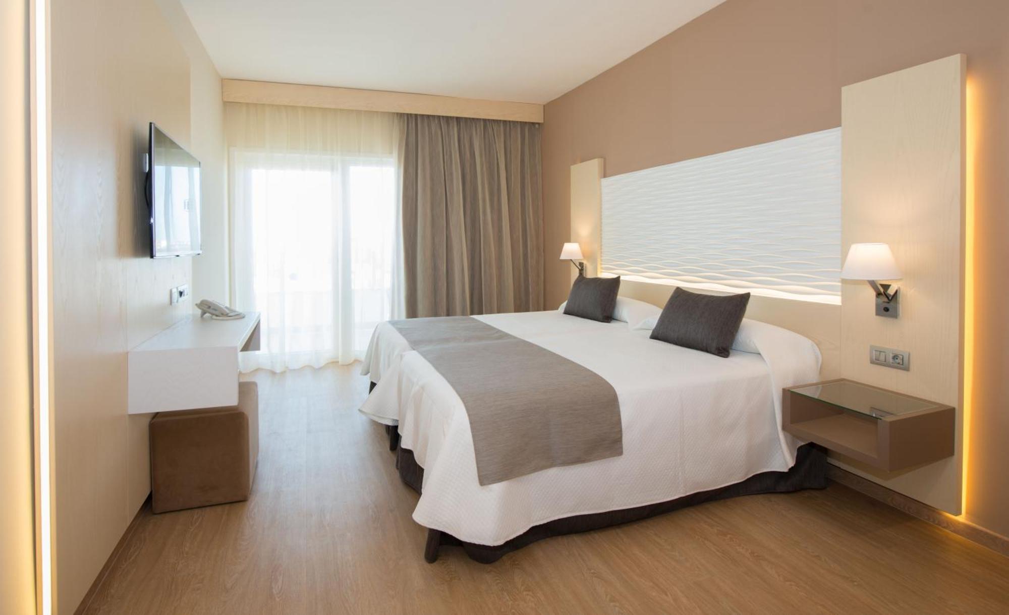Double or Twin Room with Sea View