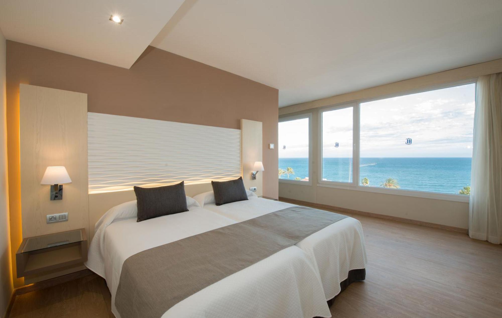 Deluxe Suite with Spa Bath